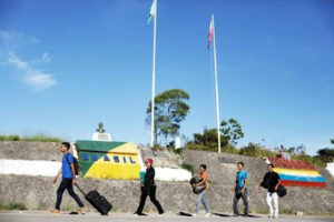 Imigração - Imigração de venezuelanos através da fronteira em Roraima fonte veja