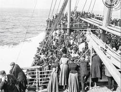 Imigração - Imigrantes italianos no mar fonte veja sp