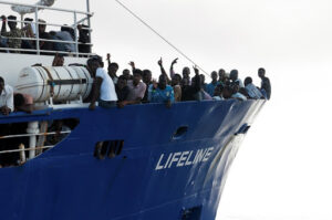O que significa imigração - Imigrantes no barco fonte g1